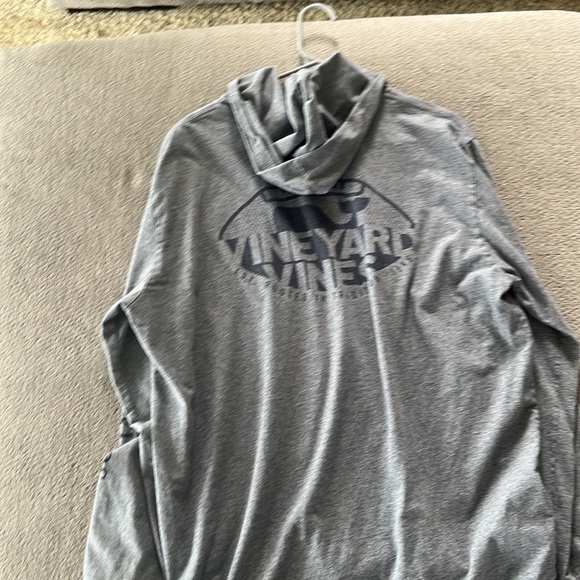Grey vineyard vines hoodie - Picture 2 of 2
